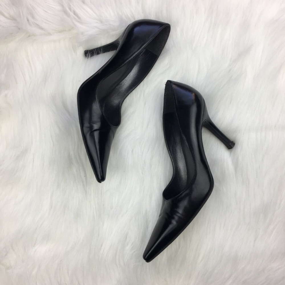 Stuart Weitzman leather pointed heels.